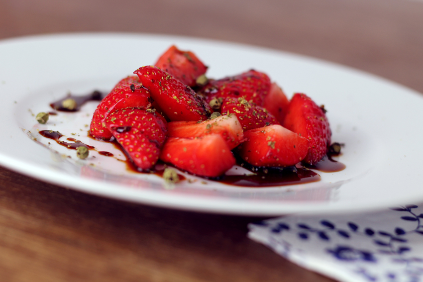 Balsamico-Erdbeeren mit grünem Pfeffer | lieblingsmahl
